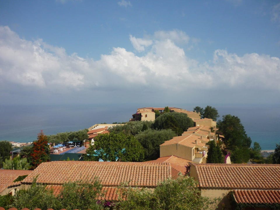 Blick von unserer Terrasse auf das Villagio Hotel L'Olivara Villaggio