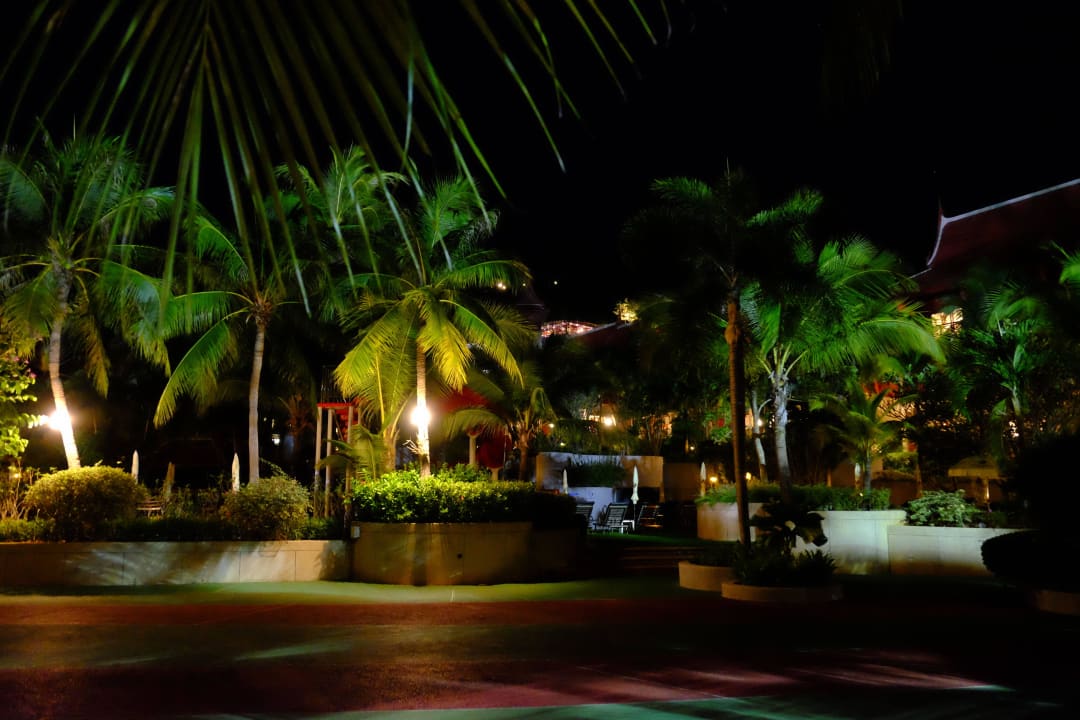 Abends im Garten Chada Thai Village Resort