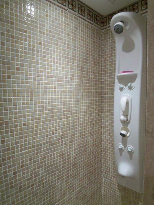 Dusche des Dreibett-Zimmers Hotel Hispania