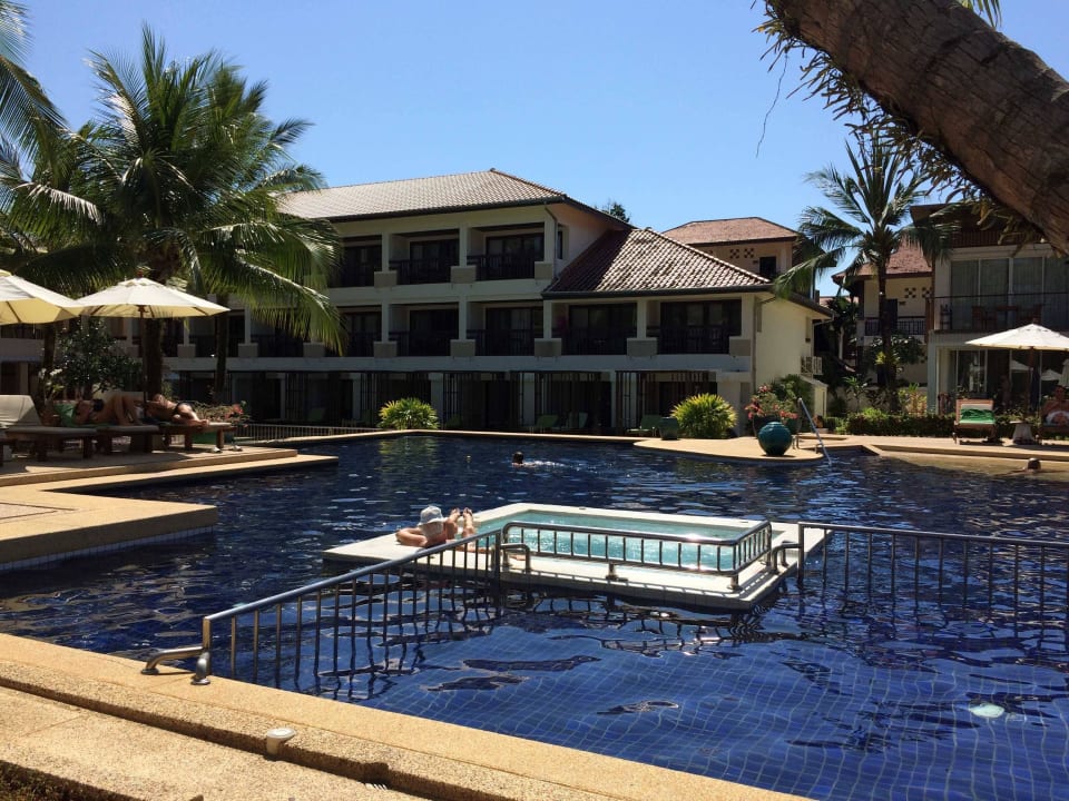 Pool beim Haupthaus The Briza Beach Resort Khaolak