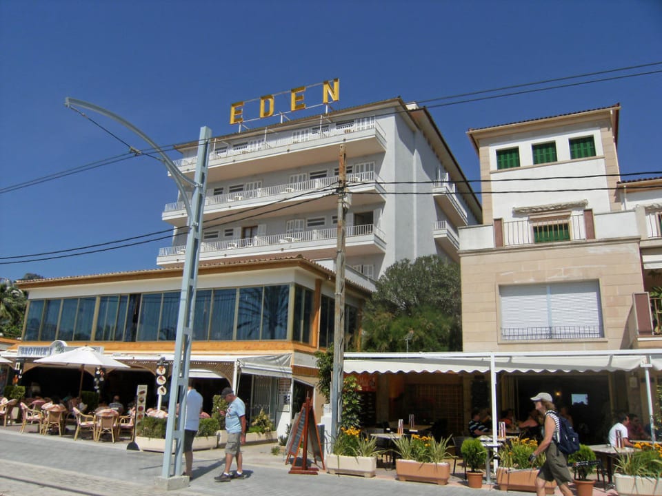 Weitere Ansicht von der Strandpromenade Hotel Eden Soller
