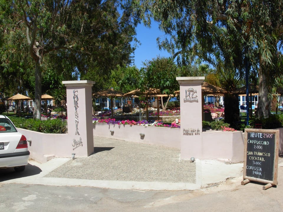Eingang zum Corissia Park Corissia Beach Hotel