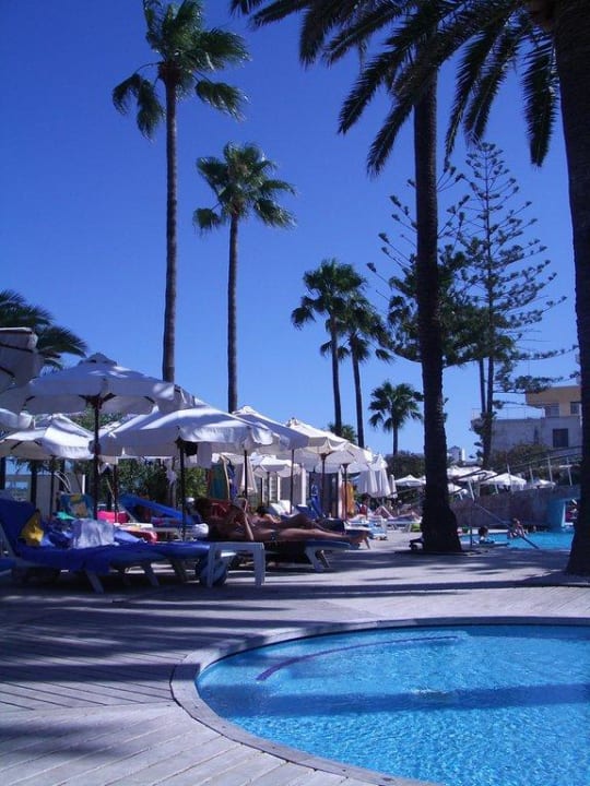 Blauer Himmel, blauer Pool CM Playa del Moro