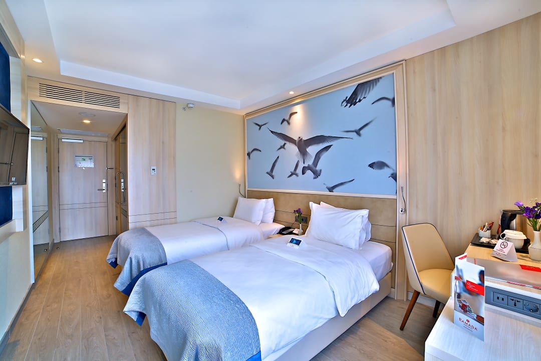 Zimmer Ramada by Wyndham Istanbul Old City