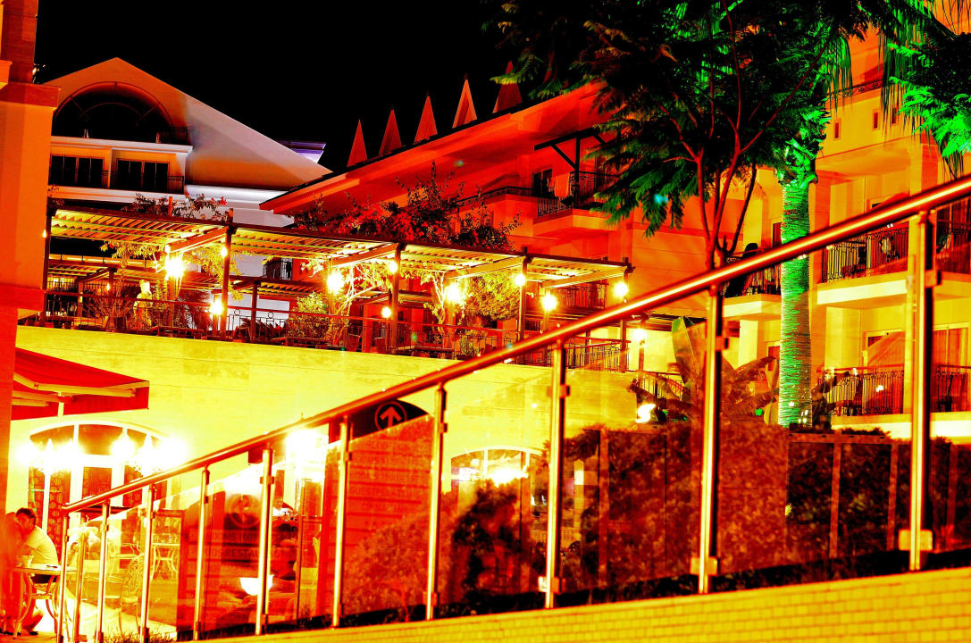 Widok na budynek hotelu Dobedan Exclusive Hotel And Spa