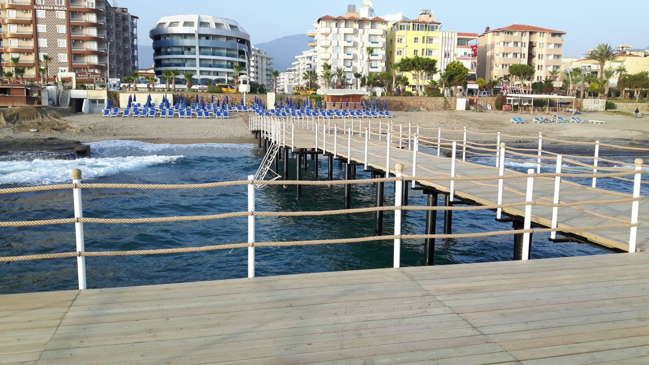 Neuer Steg in 14 Tagen fertiggestellt. Sunprime C-Lounge