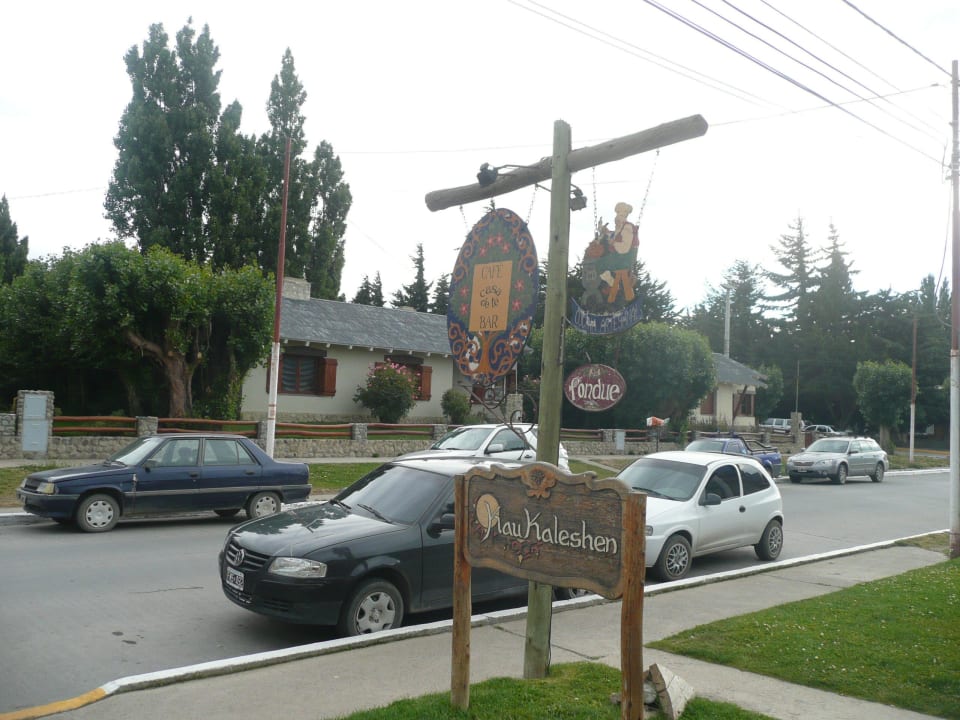 Zugang von der Strasse Hotel Kau Kaleshen