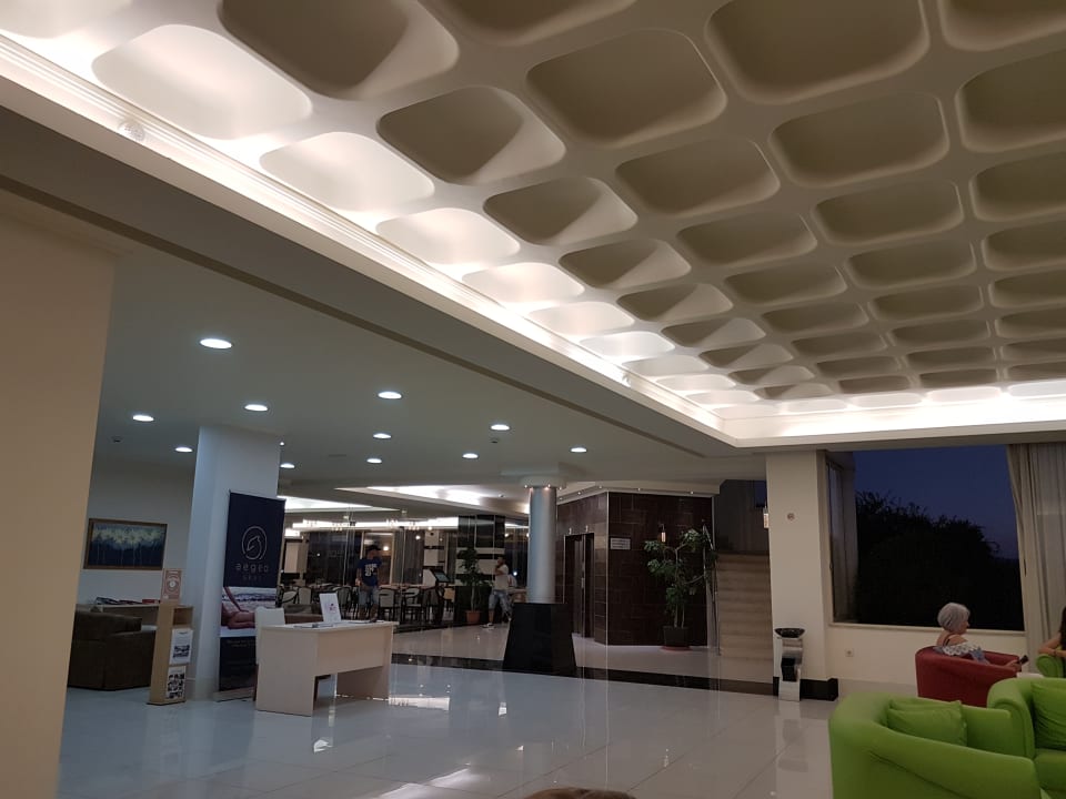 Lobby Hotel Kouros Palace