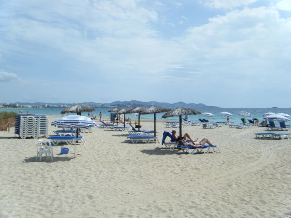 Strand vor dem Hotel Grand Palladium Select Palace Ibiza