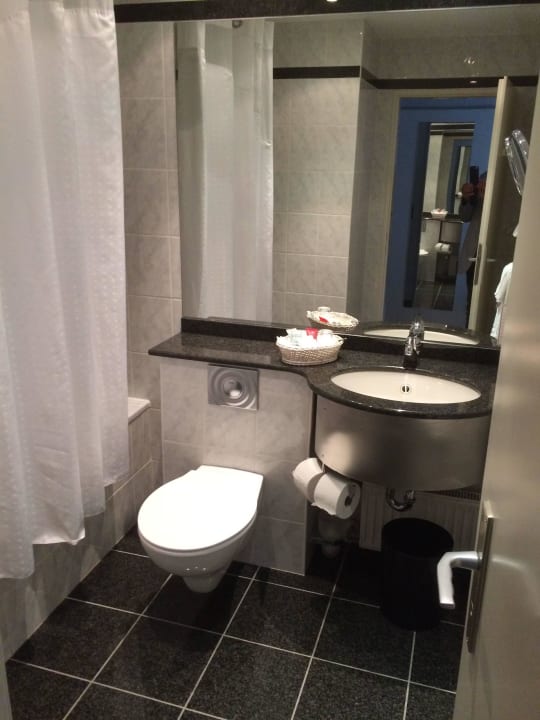 WC Leonardo Hotel Hannover Airport