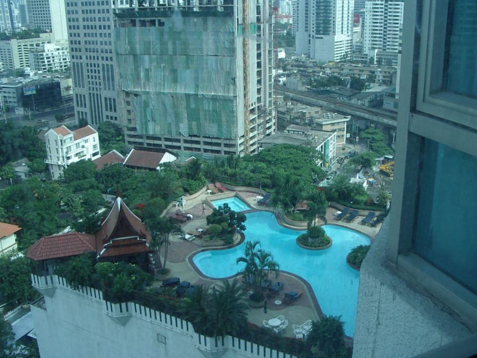 Thailand, Bangkok, Windsor Suites Hotel - Pool 16. Etage Hotel Windsor Suites & Convention