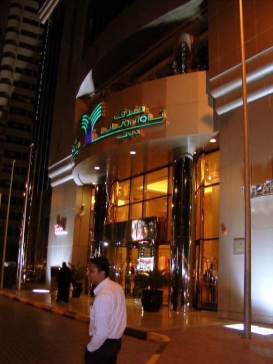 Das Rotana Towers bei Nacht Towers Rotana