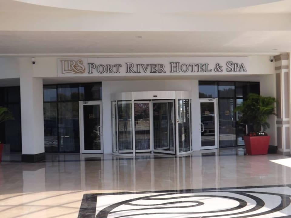 Hoteleingang  LRS Port River Hotel & Spa