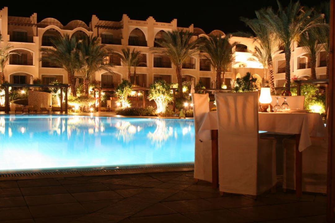 Pool am Abend Hotel JAZ Makadi Star & Spa