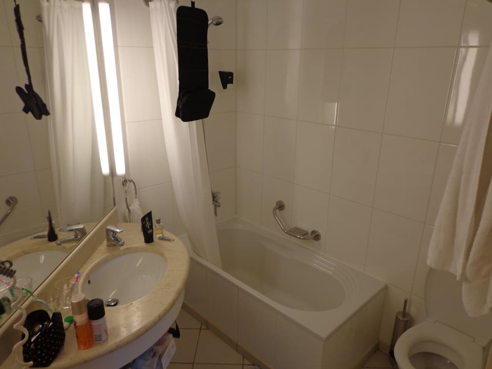 Bad Anissa Beach & Village