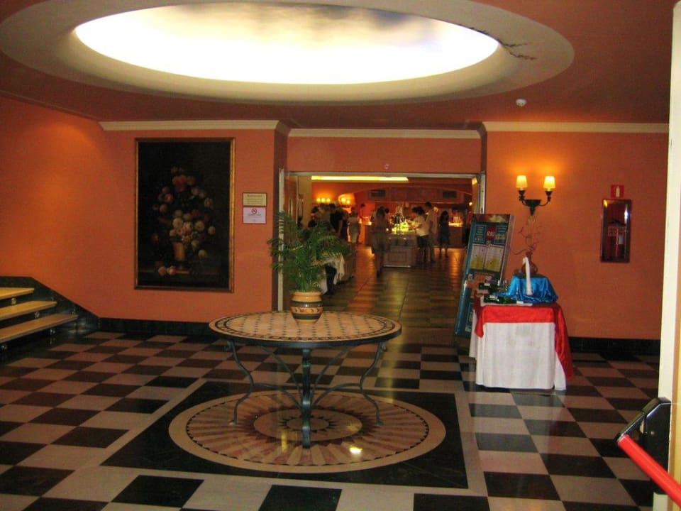 Eingang des Restaurants Iberostar Waves Málaga Playa
