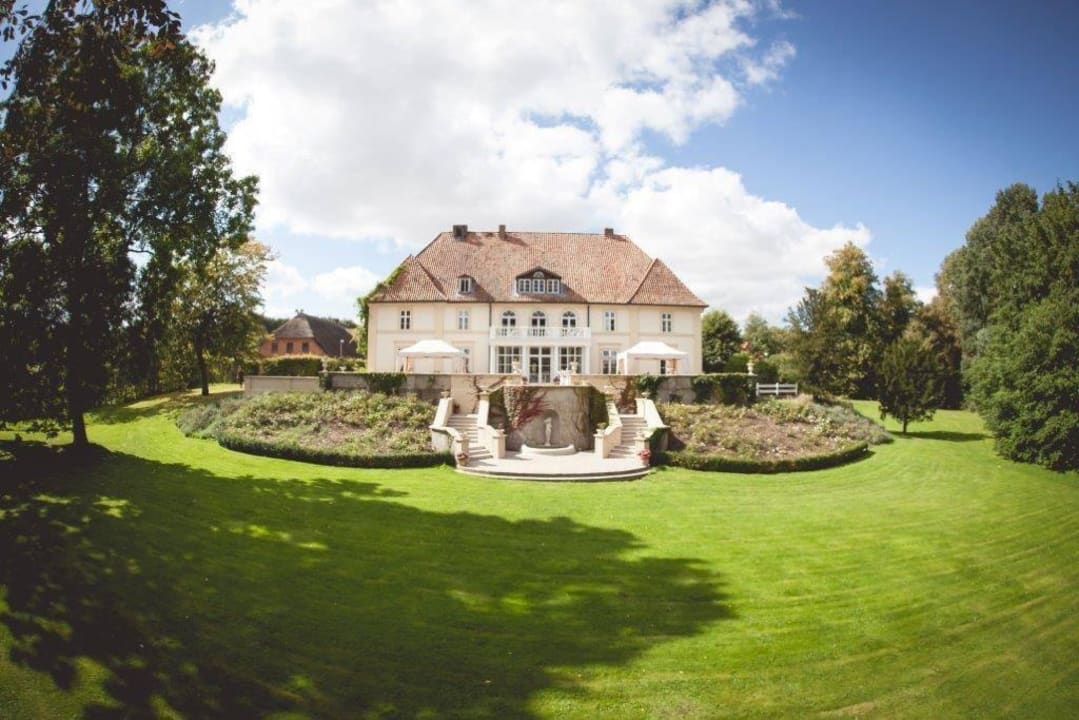 Rueckfasade Ferien & Pferdehof Gut Klein Nienhagen