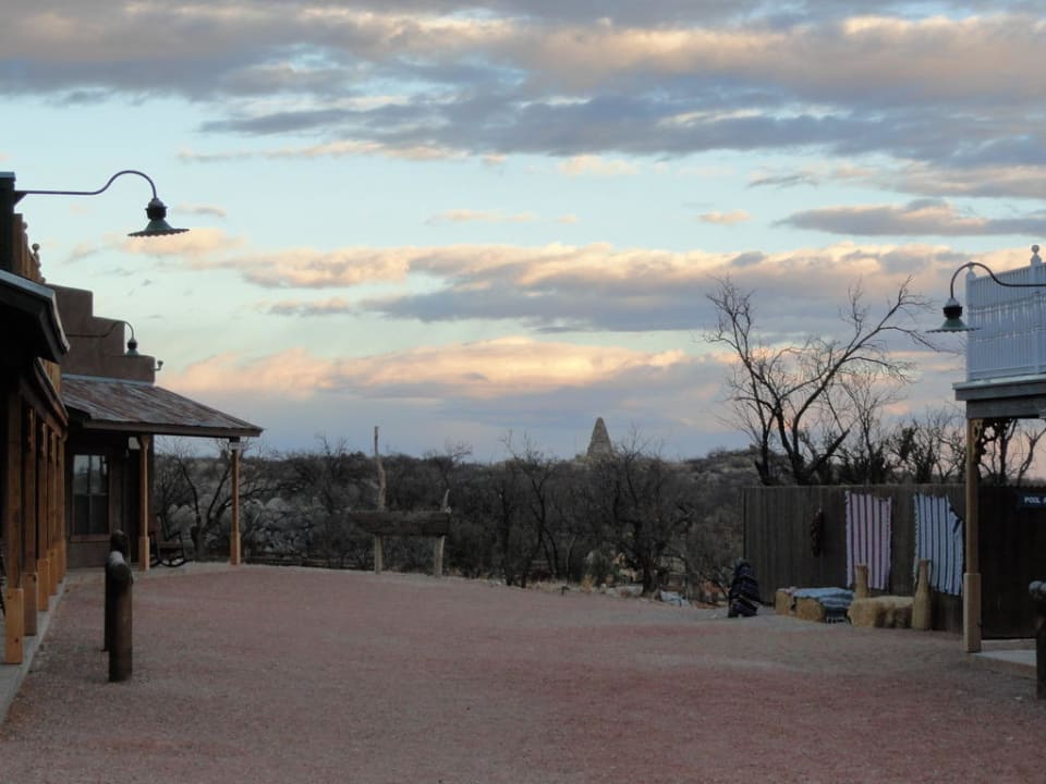 Mainstreet der Ranch Tombstone Monument Guest Ranch