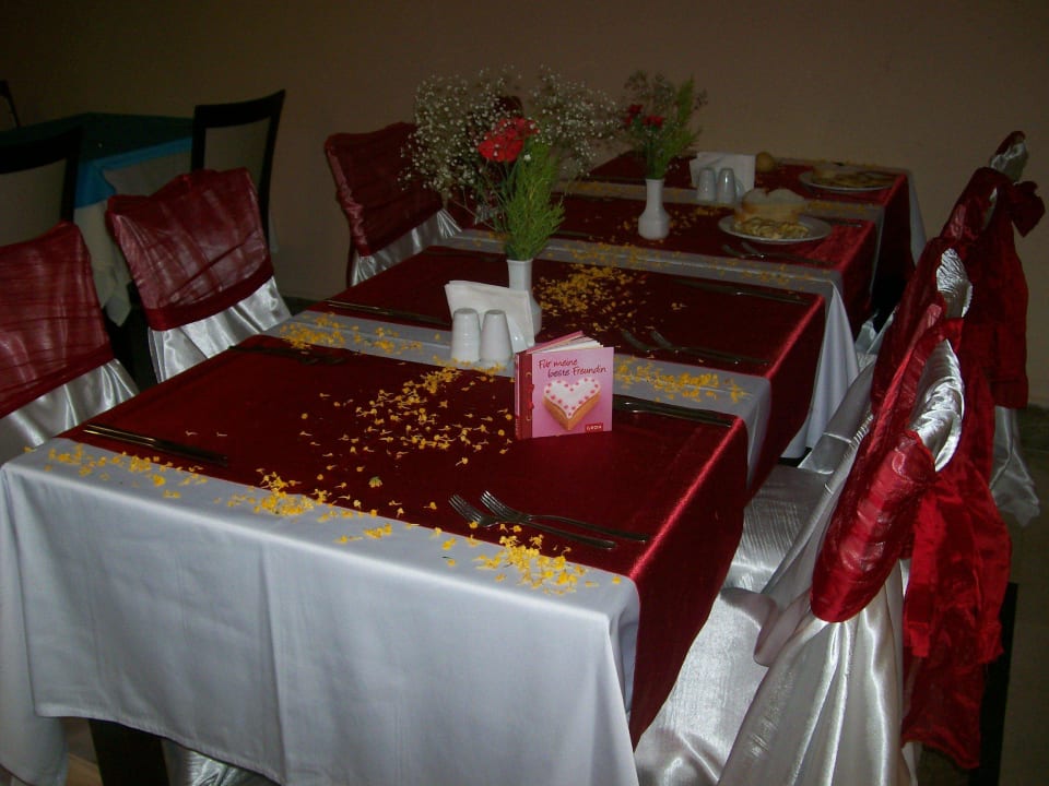 Unser geschmückter Geburtstagstisch  FUN&SUN Smart Hane Sun Hotel