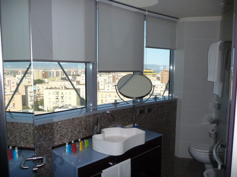 Badezimmer mit Panoramablick T Hotel