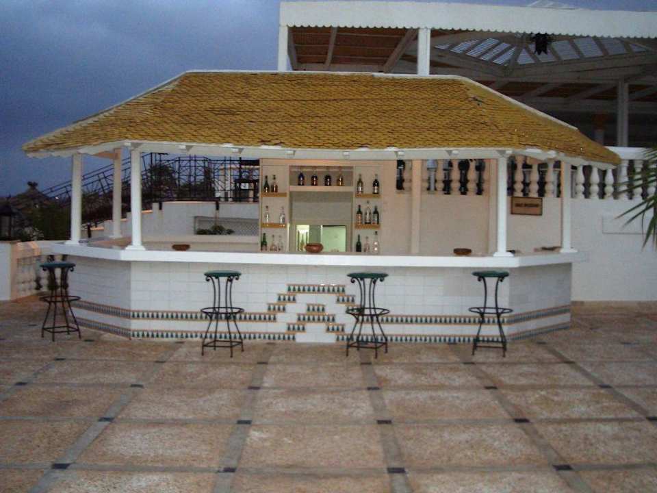 Strandbar am Abend Alassio Hotel and Thalasso