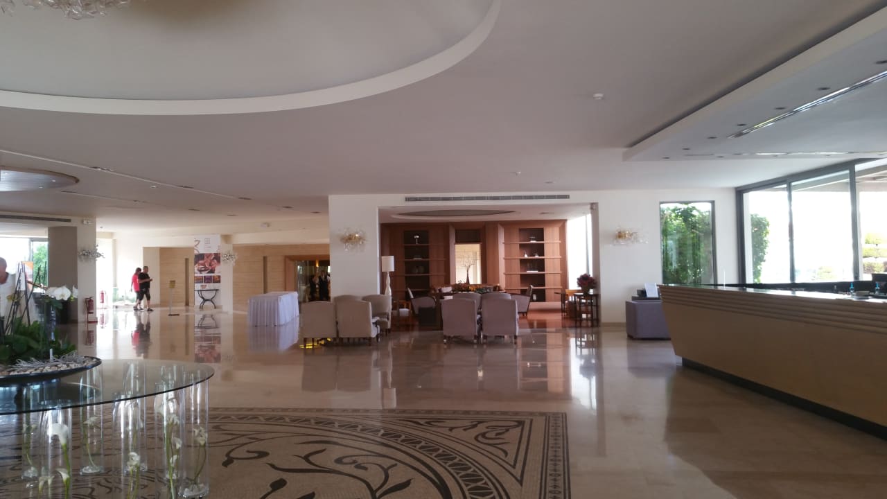 Lobby The Ixian Grand & All Suites