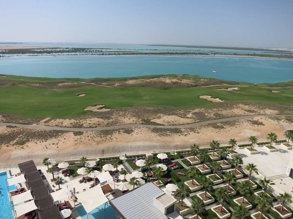 Aus dem 8. Stock Crowne Plaza Hotel Yas Island