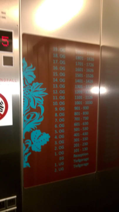 1 - 4 Aufzügen Motel One Hamburg-Alster