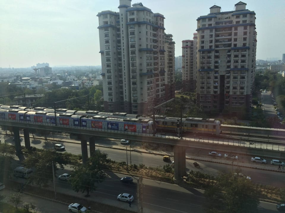 Street view Hotel Vivanta by Taj Gurgaon