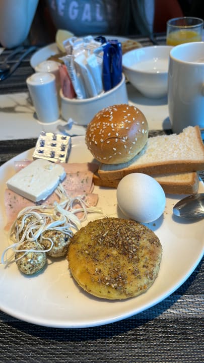 Gastro Rose Rayhaan by Rotana