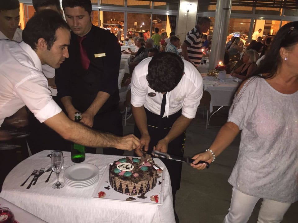 Kuchen zum Geburtstag  Alaiye Resort & Spa