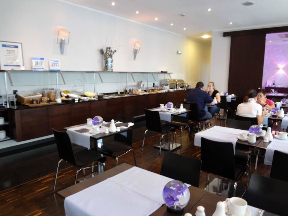 Großer Frühstücksraum Schiller 5 Hotel