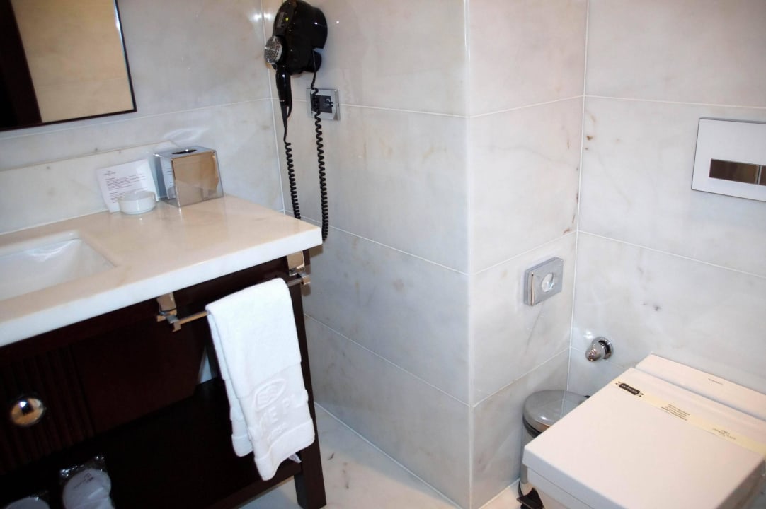 Zimmer und deren Ausstattung. Hotel Crowne Plaza Bursa Convention Center & Thermal Spa