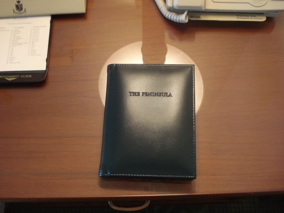 Ledernes Notizbuch - geschlossen Hotel The Peninsula Bangkok