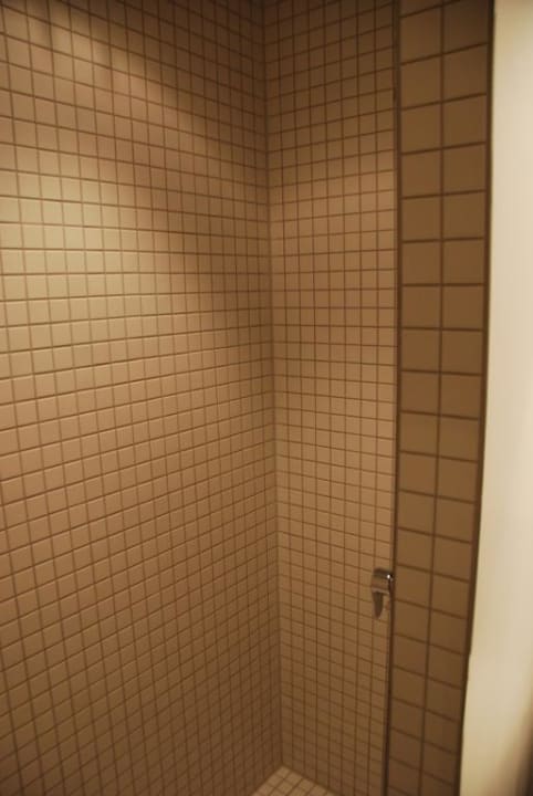 Duschbereich (Zimmer 211) B&B Hotel München-Moosach