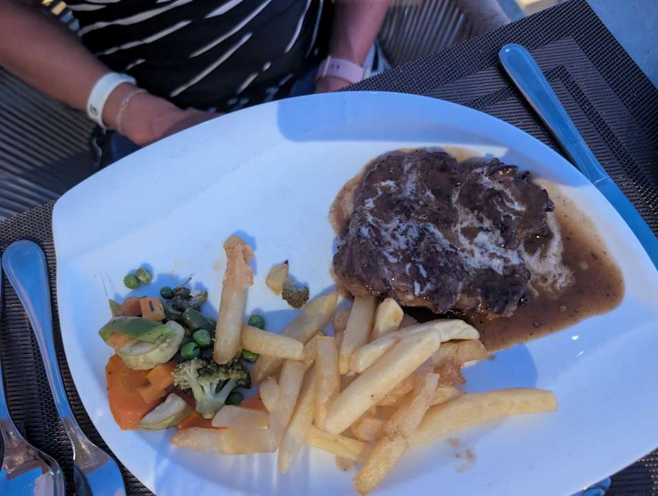 Gastro Diamond Beach by Pearl Resort