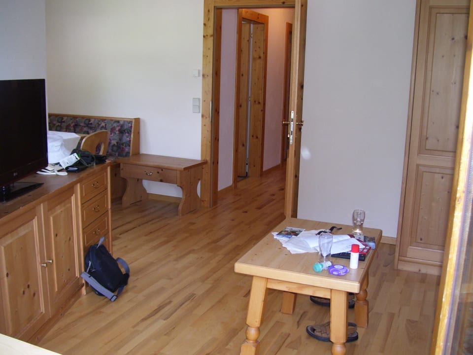 Wohnzimmer mit Essecke Appartement Alpenrose