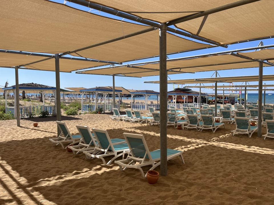 Strand Dream World Palace Hotel