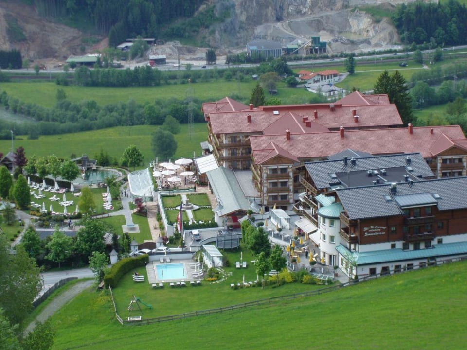 Hotelanlage von oben Hotel Oberforsthof