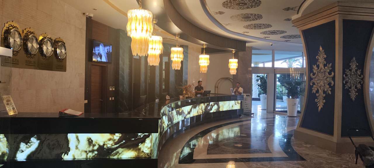 Lobby Side Crown Palace