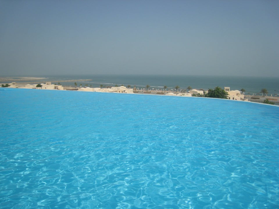 Blick vom Oberen Pool aus richtung Meer The Cove Rotana Resort