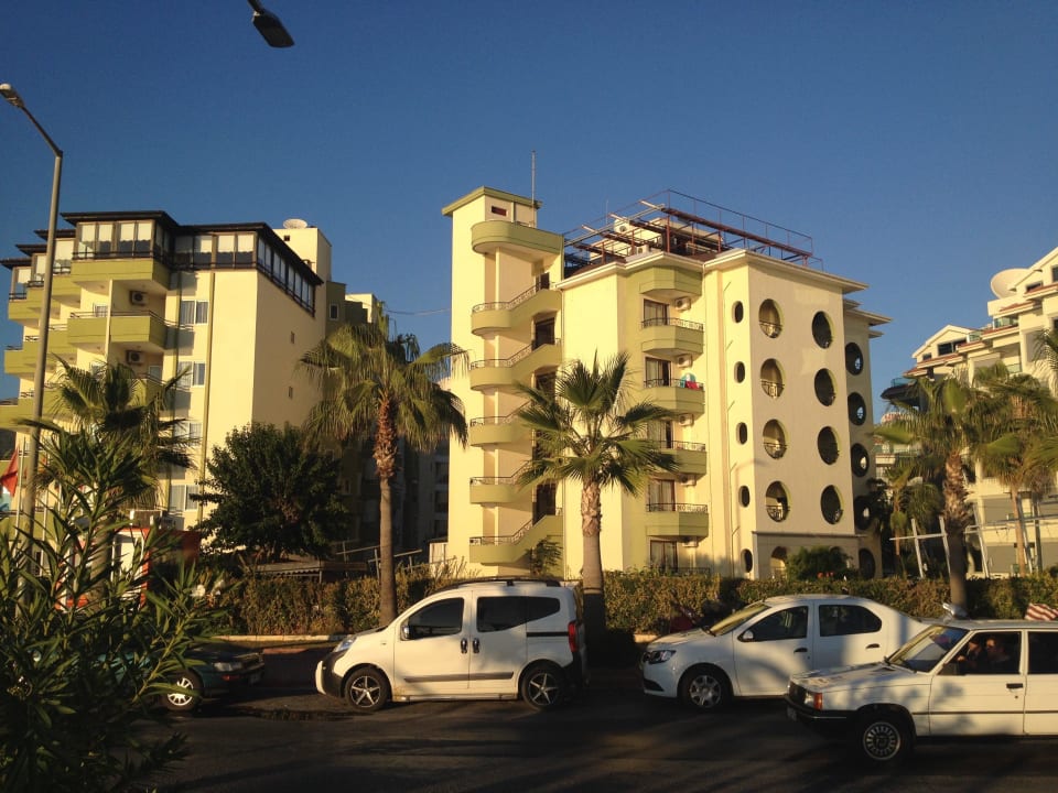 Starßenansicht Hotel Kaila Krizantem