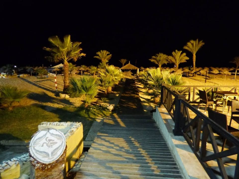 Blick zum Stand am Abend Hotel Paradis Palace