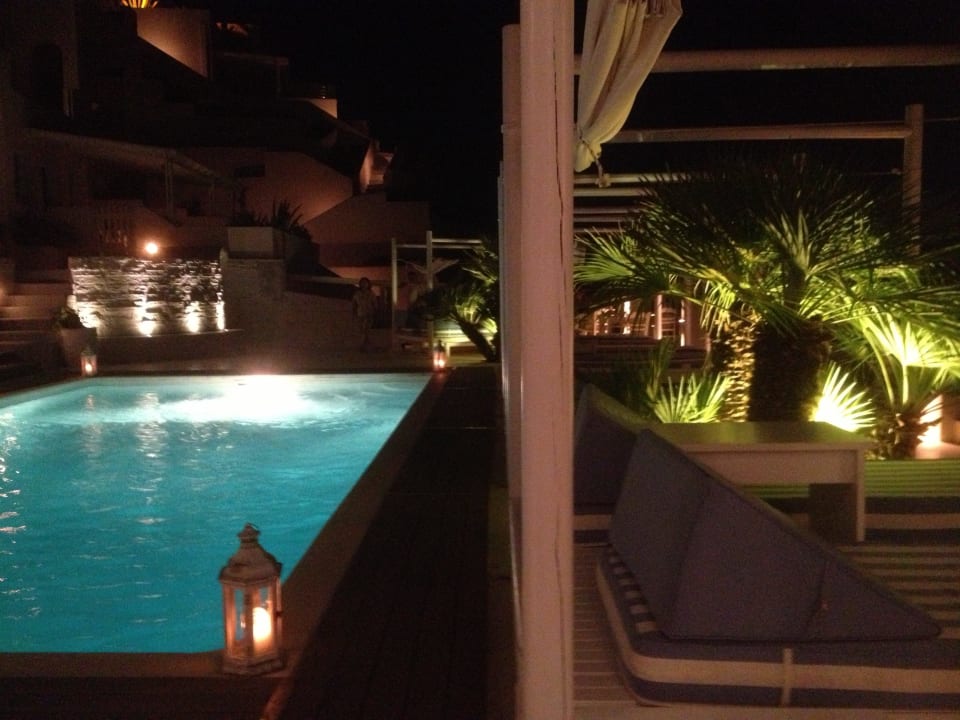 Hauptpool bei Nacht Andromeda Villas