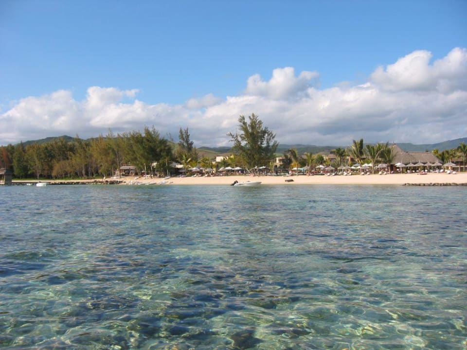 Hotelsicht vom Wasser Outrigger Mauritius Beach Resort