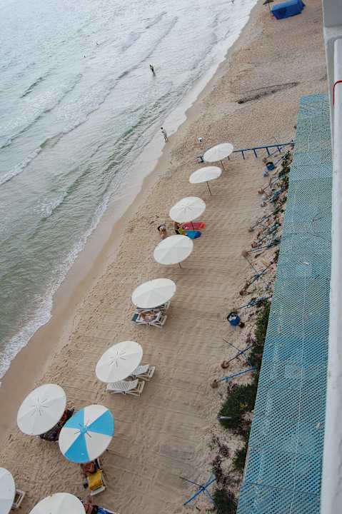 Strand vom Zimmer im 4Stock aus gesehen Hotel El Menchia