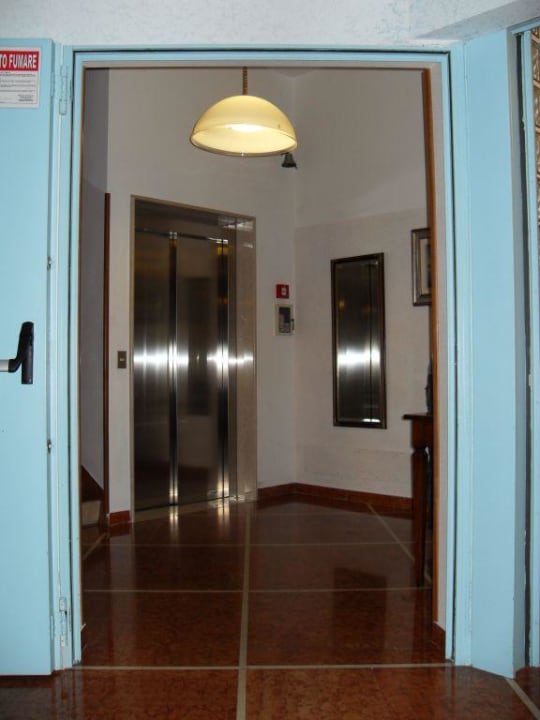 moderner Fahrstuhl Hotel Imperial