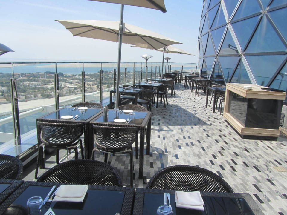 Terrasse Andaz Capital Gate Abu Dhabi - a concept by Hyatt