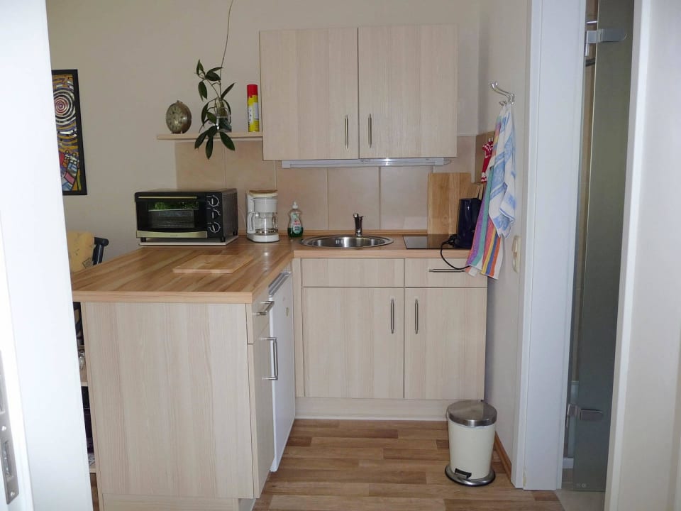 Blick vom Eingang in die Küche Ferienwohnung im Grünen - Lankower See in Schwerin