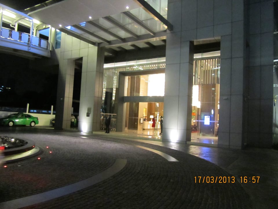 Eingang ins Hotel Eastin Grand Hotel Sathorn
